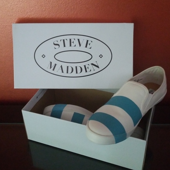 Steve Madden Shoes - Steve Madden slip on sneakers